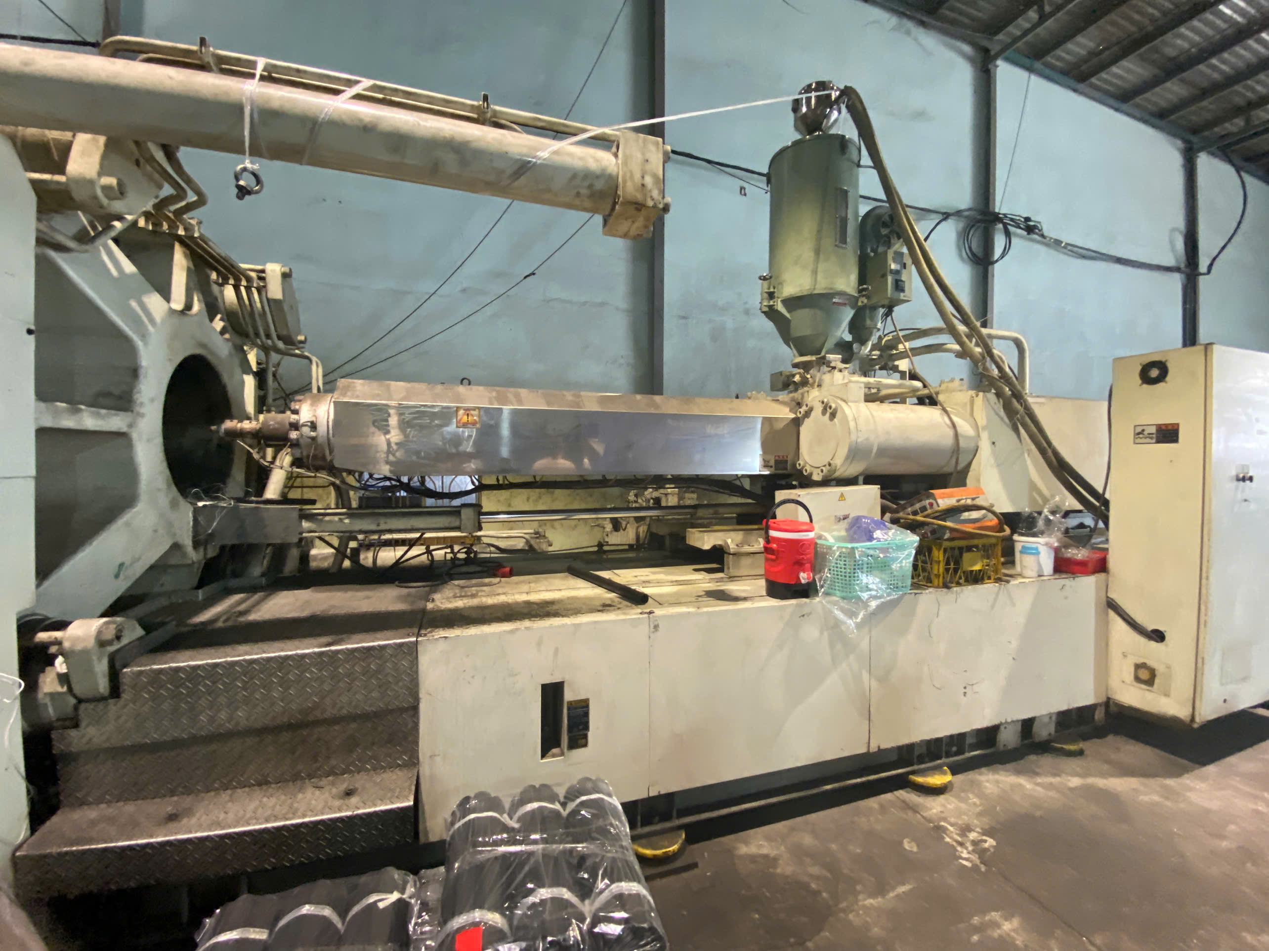 Injection molding machine 7
